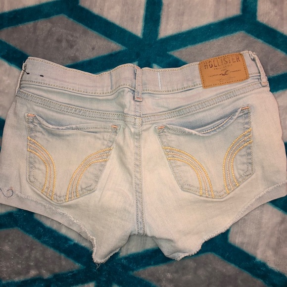 Light Wash Hollister Shorts - Picture 2 of 3